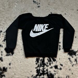 Nike Youth Black Crewneck Swoosh Logo Long Sleeve Sweater Size Medium